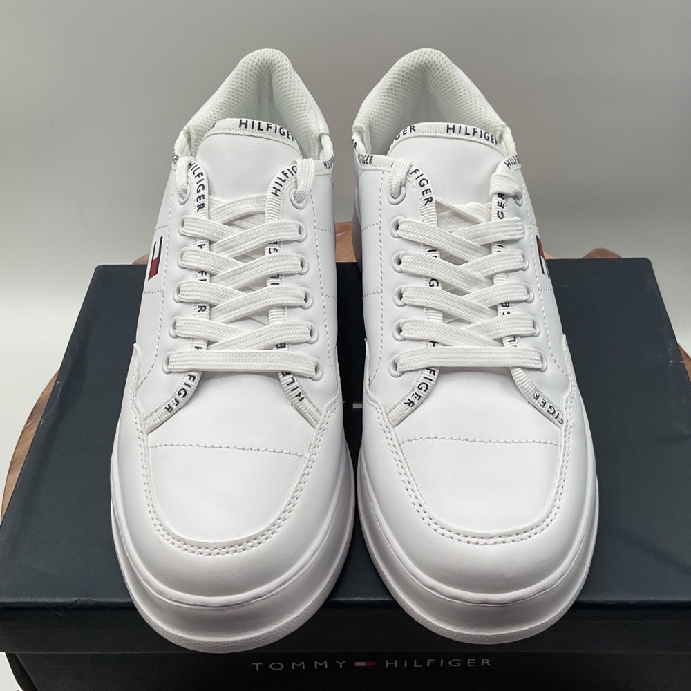 Tommy Hilfiger TWGRAZIE White Platform Sneakers Womens 7.5 M Low Top Shoes